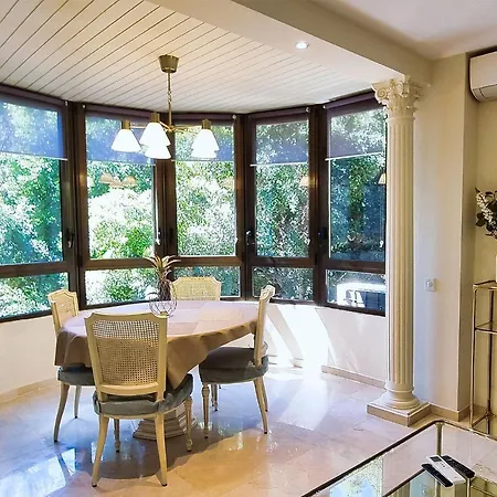 Apartment Spacious Renovated 1-bedroom In Center With Free Parking *