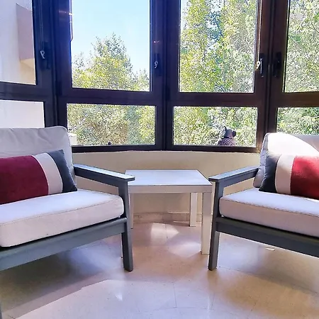 Spacious Renovated 1-bedroom In Center With Free Parking