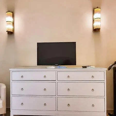 Apartment Spacious Renovated 1-bedroom In Center With Free Parking Marbella