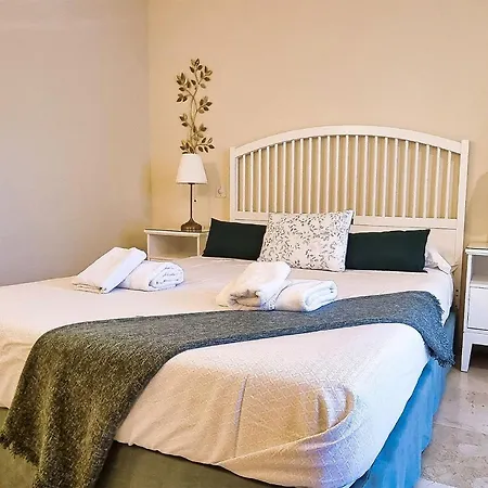 Spacious Renovated 1-bedroom In Center With Free Parking *