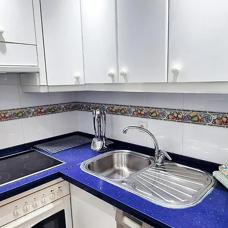 Spacious Renovated 1-bedroom In Center With Free Parking