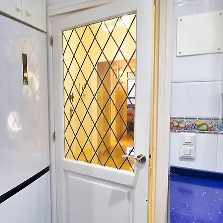 Spacious Renovated 1-bedroom In Center With Free Parking Marbella